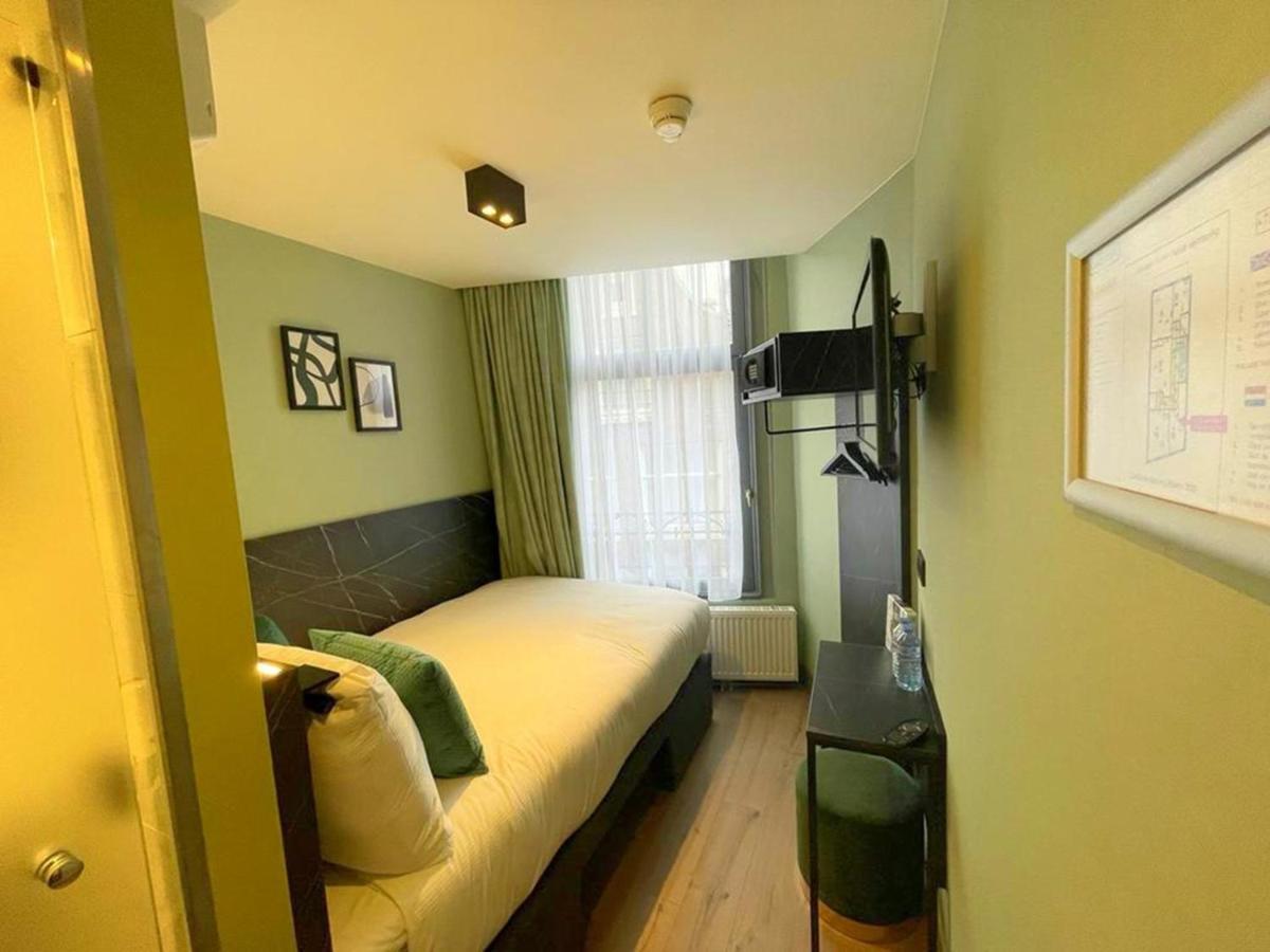 Kleine Tweepersoonskamer met Eigen Badkamer