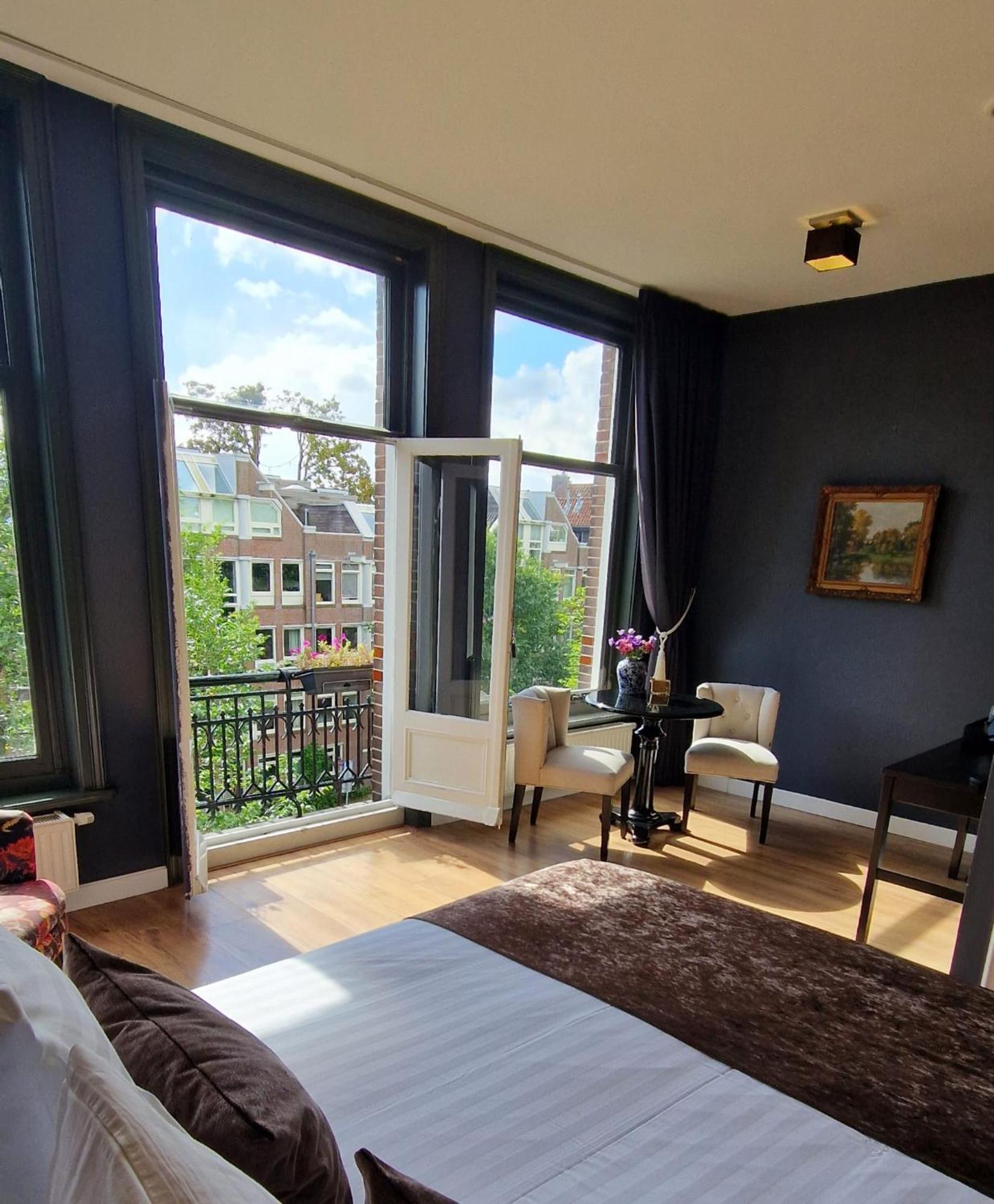 Double or Twin Room Canal View