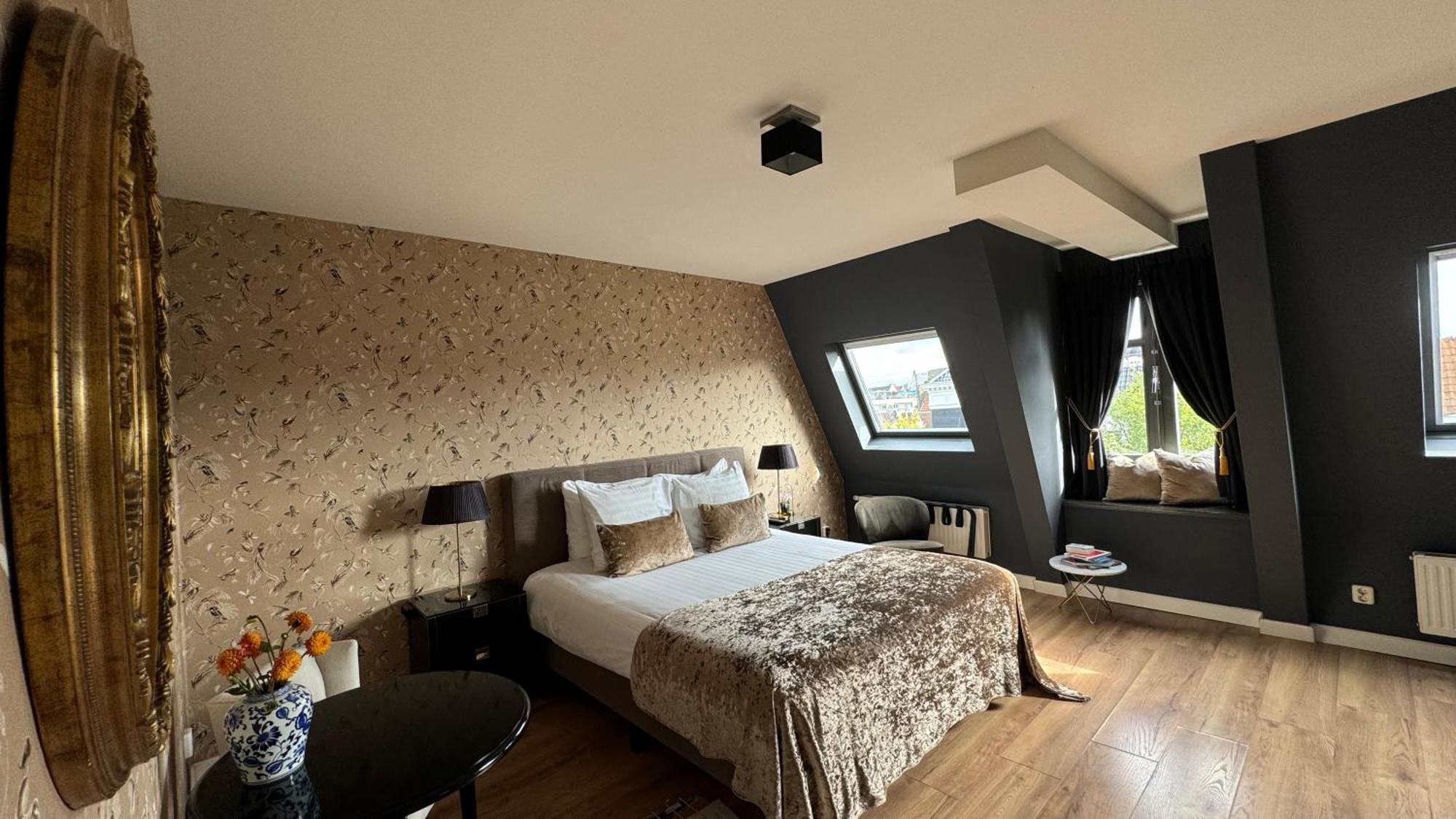 Double or Twin Room Canal View