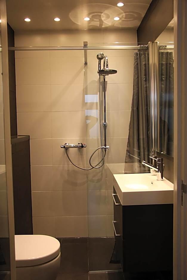 Double Room Private Bathroom