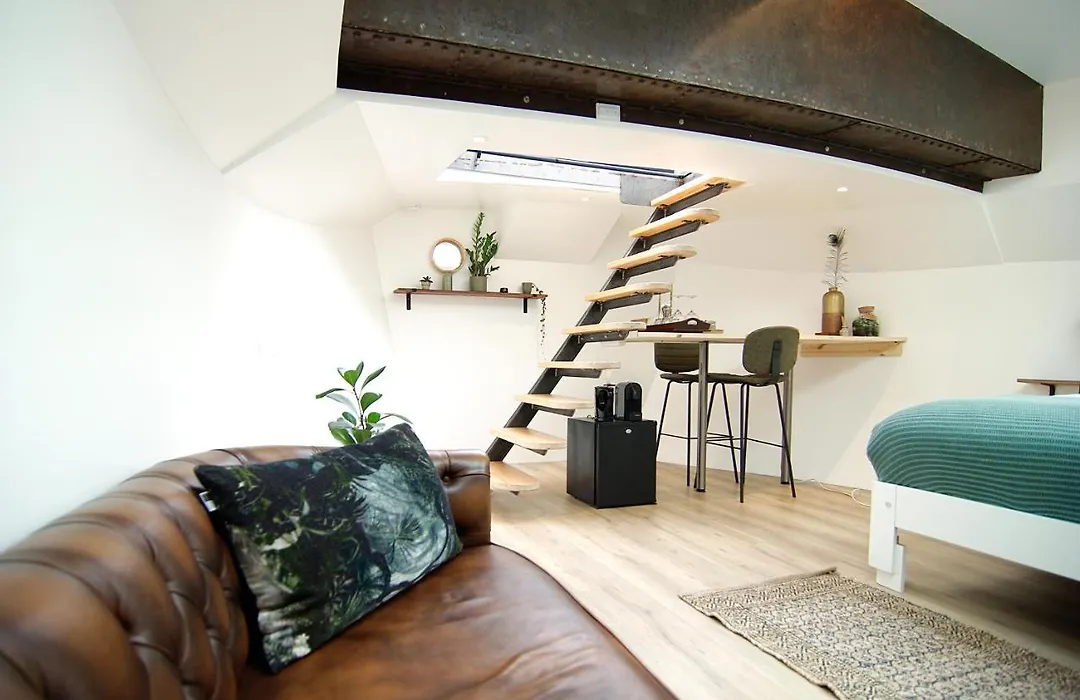 Eco Houseboat-1