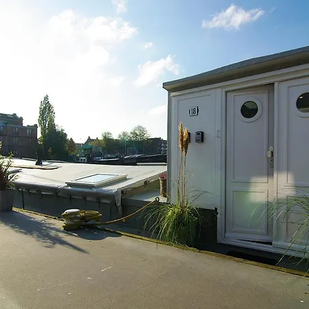 Eco Houseboat-3