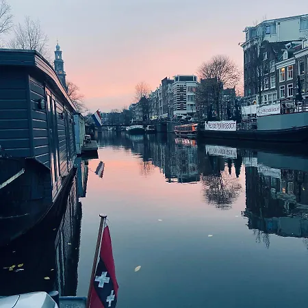 Houseboat Bonnie-3