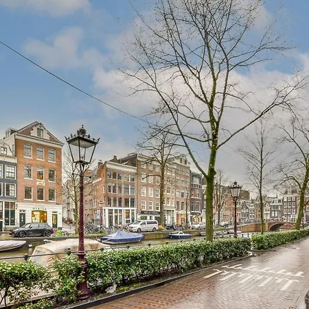 Spiegelgracht Apartments With Canal View-3