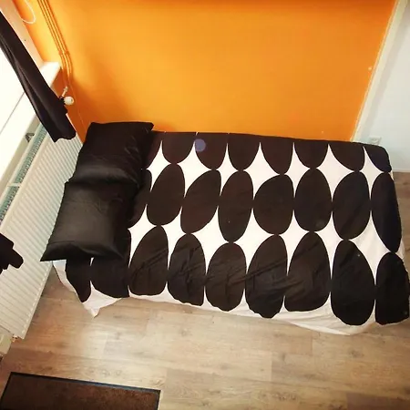 Orange Suite Studio-2