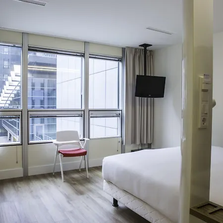 Qbic Hotel WTC Amsterdam-3