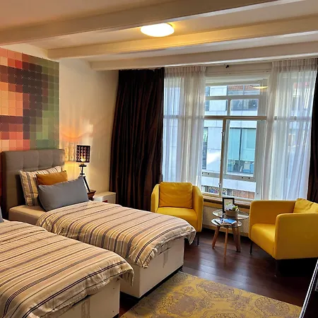 Amsterdam 4 Holiday Guestrooms-3